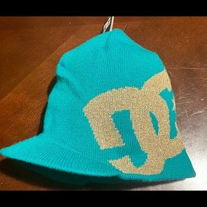 DC Bigstar  Visor Beanie turquoise New with tags 🏷